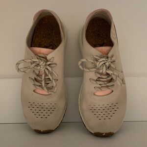 OTBT Free Sneakers in Rosette